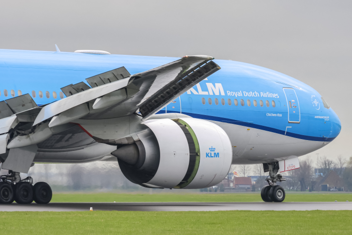 La compagnie néerlandaise KLM veut réduire ses coûts et ses investissements - Photo by Nicolas Economou / NurPhoto / NurPhoto via AFP