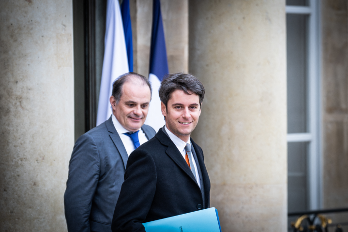 Le Premier ministre démissionnaire Gabriel Attal et son directeur de cabinet Emmanuel Moulin - Xose Bouzas / Hans Lucas / Hans Lucas via AFP

