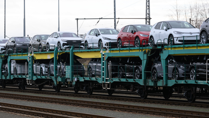 Automobiles neuves. Photo by HENDRIK SCHMIDT / DPA / dpa Picture-Alliance via AFP