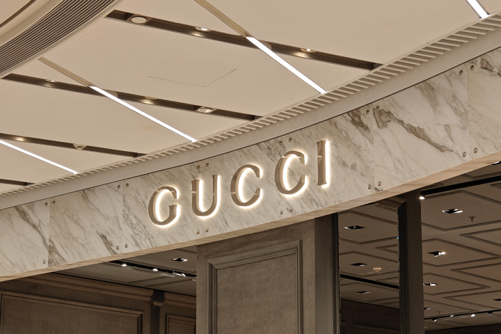 Les ventes de Gucci ont continué de reculer au quatrième trimestre 2023, bien qu'à un rythme plus faible qu'au troisième - Photo by CFOTO / NurPhoto / NurPhoto via AFP