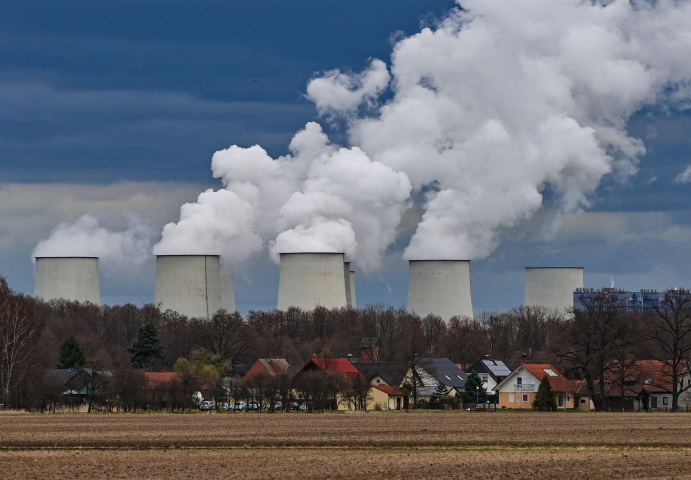 Avec son plan de transition climatique, EDF souhaite accélérer la réduction de ses émissions de gaz à effet de serre. (Photo by PATRICK PLEUL / DPA / dpa Picture-Alliance via AFP)