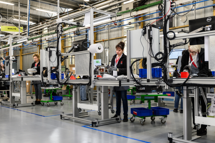 Ligne d'assemblage dans une usine Seb - ARNAUD FINISTRE / AFP