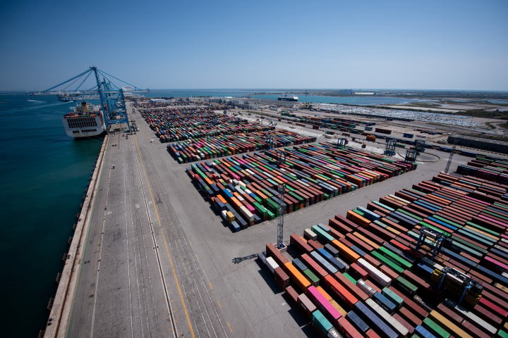 Terminal EuroFos au port de Fos-Sur-Mer, Marseille, Juillet 2023 CLEMENT MAHOUDEAU / AFP