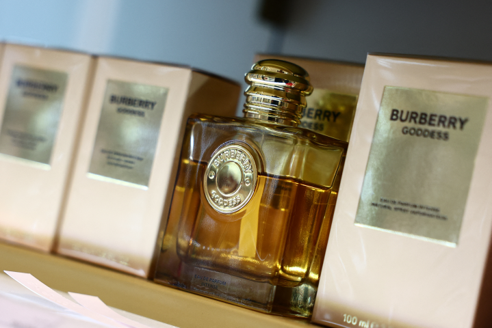 les parfums burberry, parmi les licences du portefeuille de coty. (Photo by Jakub Porzycki / NurPhoto via AFP)