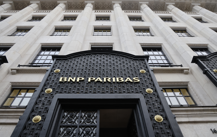 BNP Paribas domine toujours le marché français de la banque d’investissement en termes de commissions. (Photo by Ludovic MARIN / AFP)