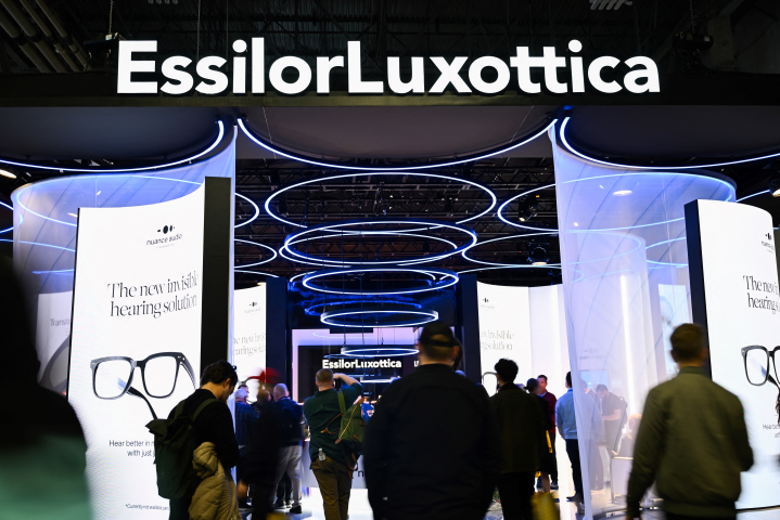 EssilorLuxottica au Consumer Electronics Show de Las Vegas (Photo by Patrick T. Fallon / AFP)