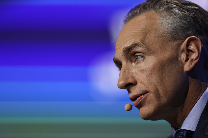 Thomas Buberl, le directeur général d'AXA. (Photo by Anne-Christine POUJOULAT / AFP)