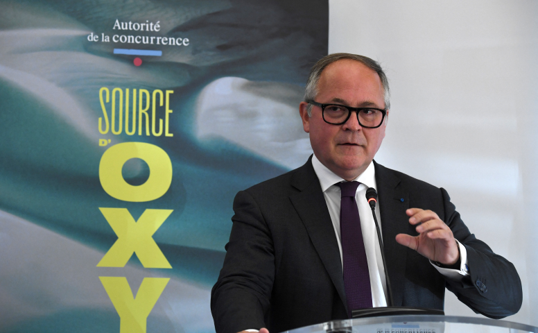 Benoît Coeuré, président de l'Autorité de la concurrence (Photo by Eric PIERMONT / AFP)