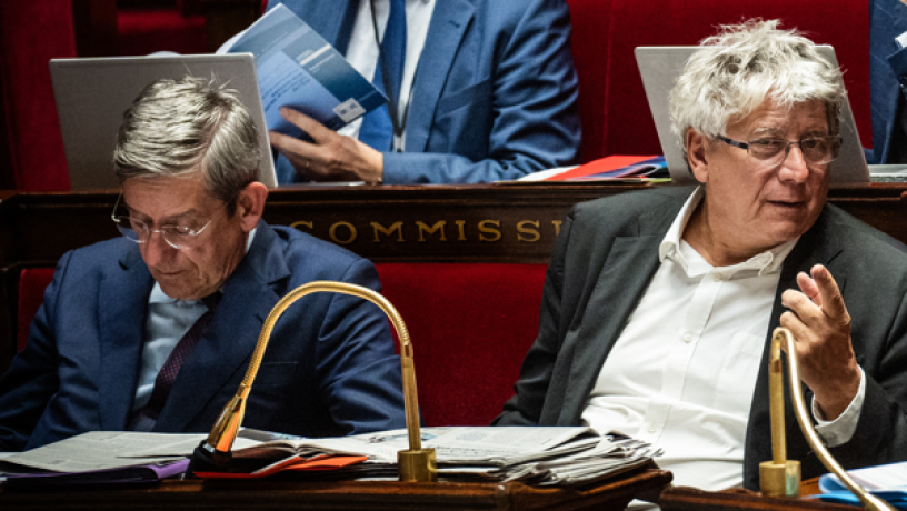 Charles de Courson, rapporteur général de la Commission des finances de l'Assemblée nationale et Eric Coquerel, président de la Commission des finances de l'Assemblée nationale - XOSE BOUZAS - Hans Lucas - Hans Lucas via AFP