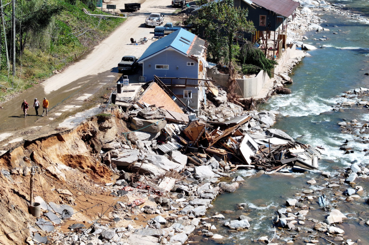 La tempête Helene provoque des inondations massives dans l'ouest de la Caroline du Nord. Photo by MARIO TAMA / GETTY IMAGES NORTH AMERICA / Getty Images via AFP.