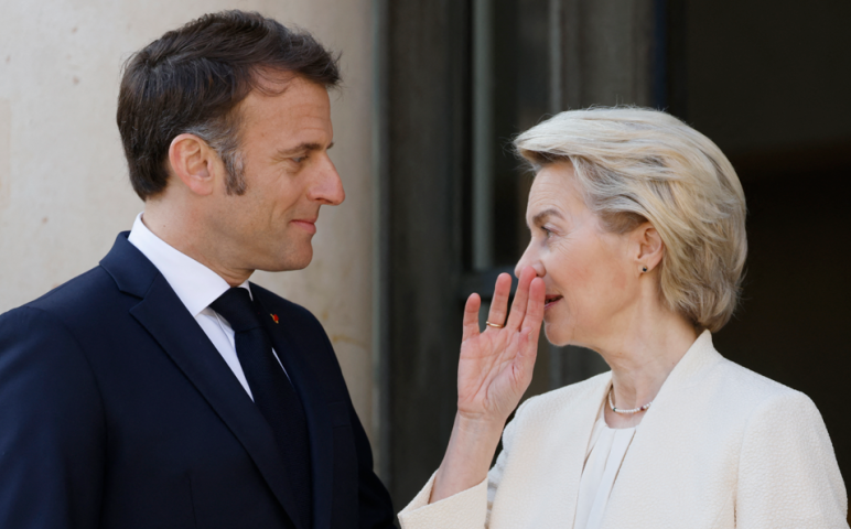 Emmanuel Macron, président de la République française et Ursula von der Leyen, présidente de la Commission européenne - Ludovic MARIN / AFP