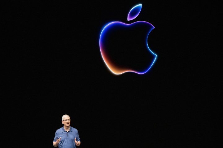 Tim Cook (Photo by Nic Coury / AFP)