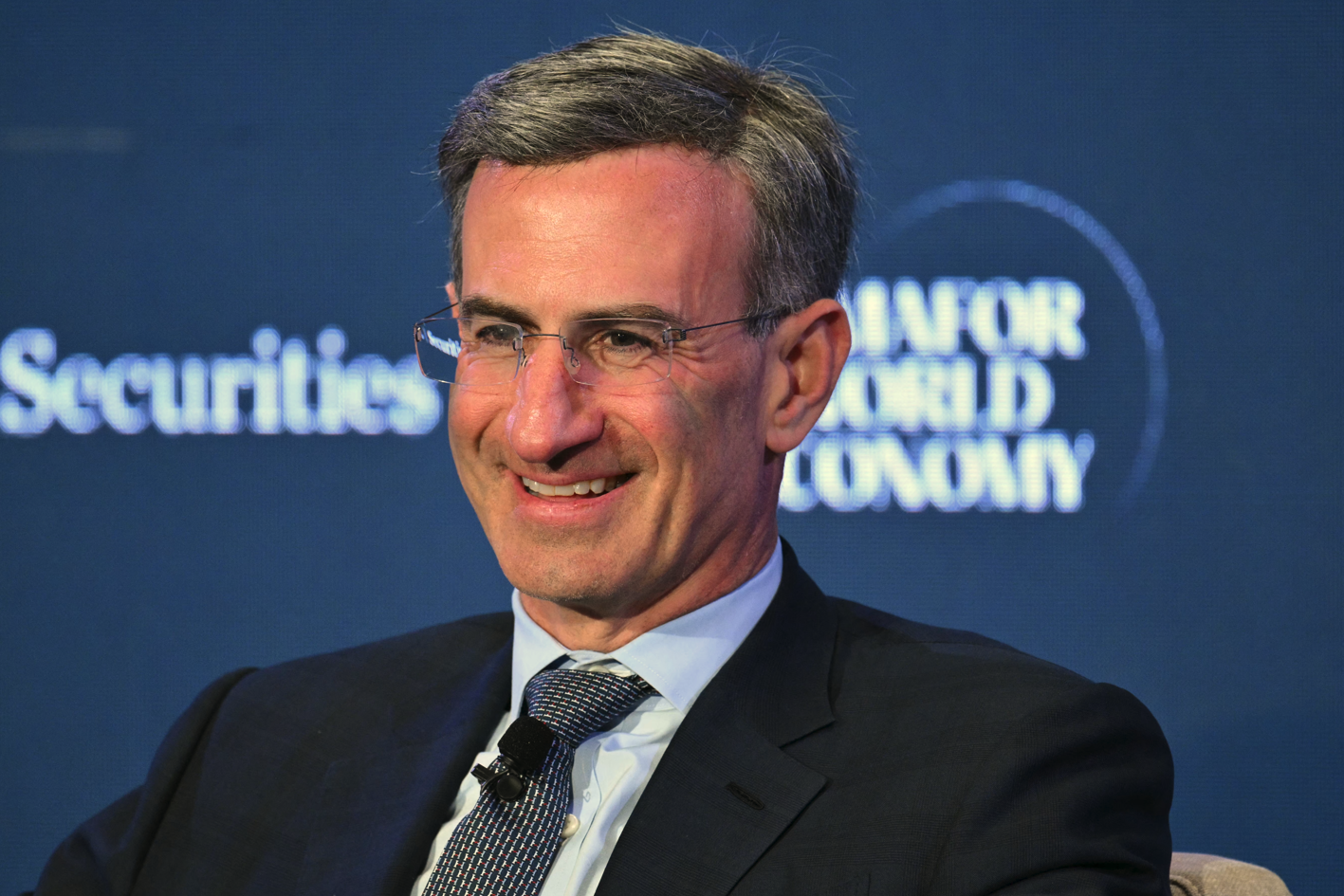 Peter Orszag, PDG de Lazard, assure tenir le calendrier de sa transformation. (Photo by Mandel NGAN / AFP)