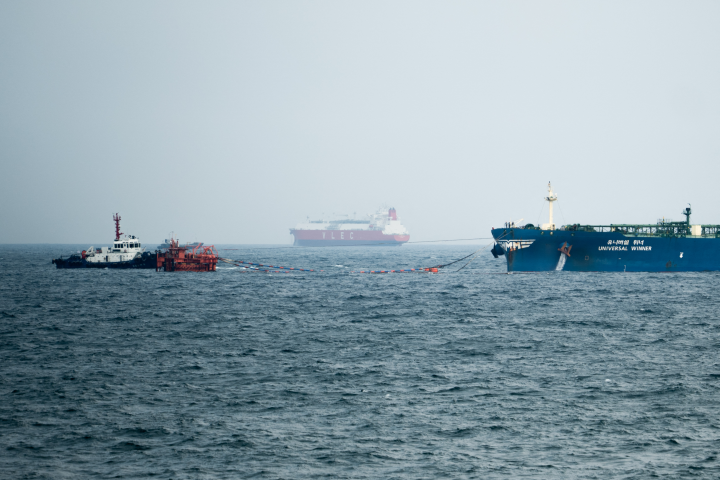 Pétrolier ayant réussi à franchir le détroit d'Ormuz. Photo par HWAWON CECI LEE / ANADOLU / ANADOLU VIA AFP