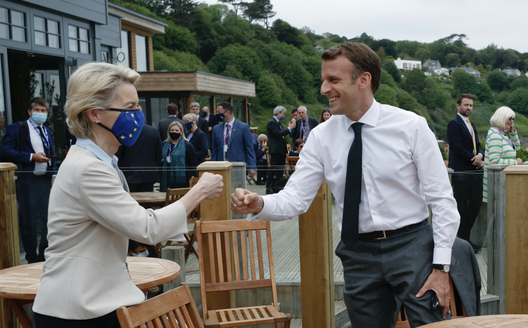 Ursula von der Leyen, Présidente de la commission européenne et Emmanuel Macron, Président de la République française - Crédits : PHIL NOBLE / POOL / AFP