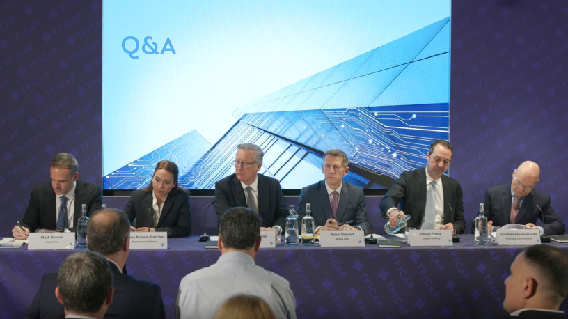 Au centre (3e en partant de la gauche), Nicolas Breteau, directeur général de TP ICAP, lors de la présentation des résultats 2025 du groupe, le 12 mars 2026.