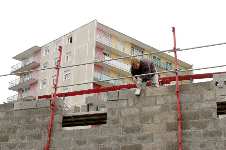 Construction (© Photo by ROBERT FRANCOIS / AFP)