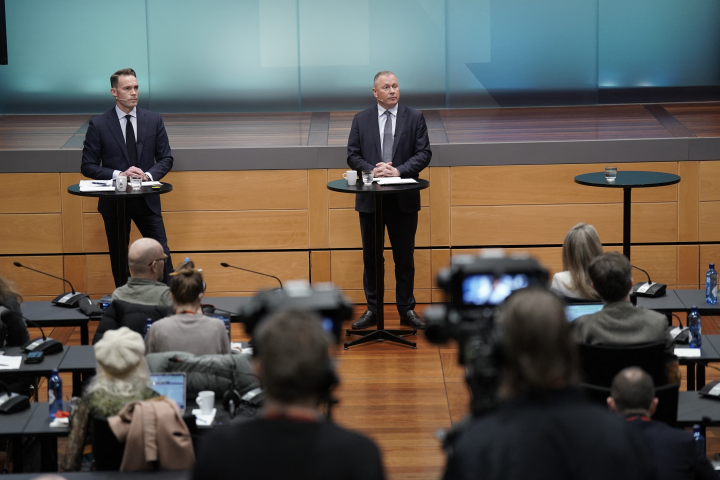 Trond Grande, directeur général adjoint du Fonds souverain norvégien et Nicolai Tangen, directeur général du Fonds norvégien -  Fredrik Varfjell / NTB / NTB via AFP