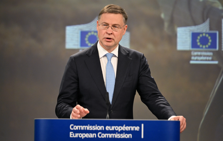 Valdis Dombrovskis, commissaire européen à l'Economie - Dursun Aydemir / ANADOLU / Anadolu via AFP
