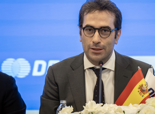 Carlos Cuerpo, le ministre espagnol de l’Économie, du Commerce et des Entreprises. Photo by Sebnem Coskun / ANADOLU / Anadolu via AFP