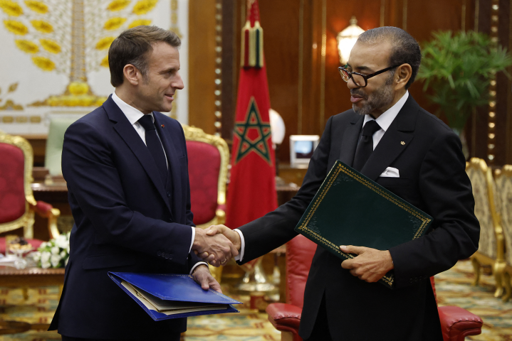 Emmanuel Macron et Mohammed VI ( Photo by Ludovic MARIN / POOL / AFP)