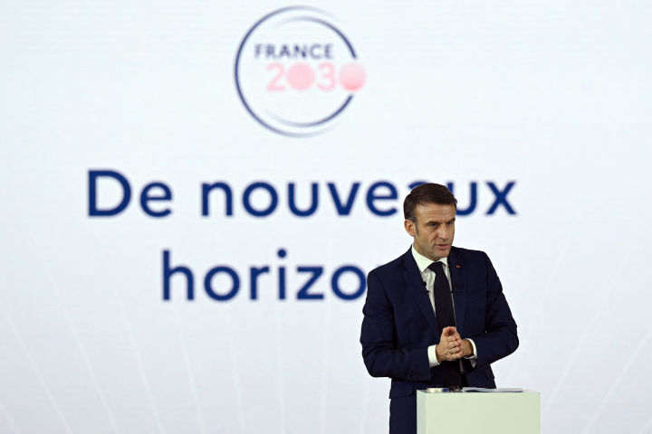 Emmanuel Macron (Photo by Caroline BLUMBERG / POOL / AFP)