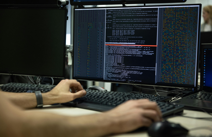 An agent of the operational center of the French National Cybersecurity Agency (ANSSI) checks datas on a computer in Paris on November 24, 2022. (Photo by Thomas SAMSON / AFP)