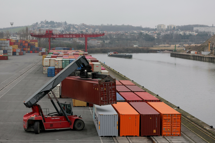 Port fluvial français. Photo by Thomas SAMSON / AFP