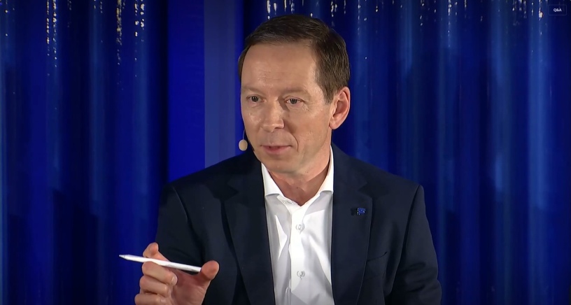 Martin Fischer, le directeur général de Forvia, lors de la présentation du nouveau plan stratégique Ignite, le 24 février 2026.