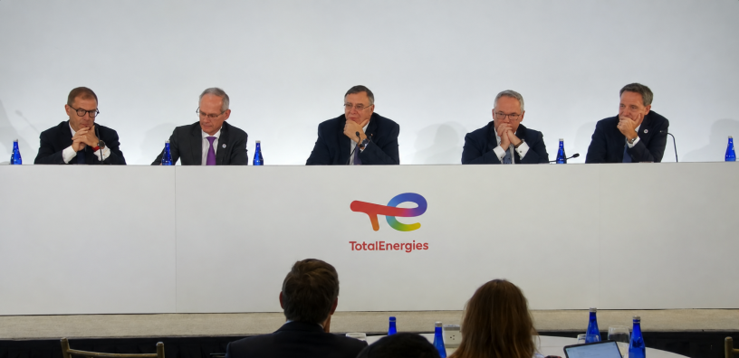Patrick Pouyanné aux côtés de plusieurs dirigeants de TotalEnergies, lundi à New York lors du Capital Markets Day.