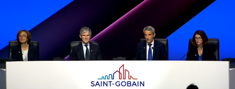 De gauche à droite : Claire Pedini, directrice de la RSE ; Antoine Vignial, secrétaire général ; Benoit Bazin, président-directeur général et Maud Thuaudet, directrice financière. crédits : AG Saint-Gobain