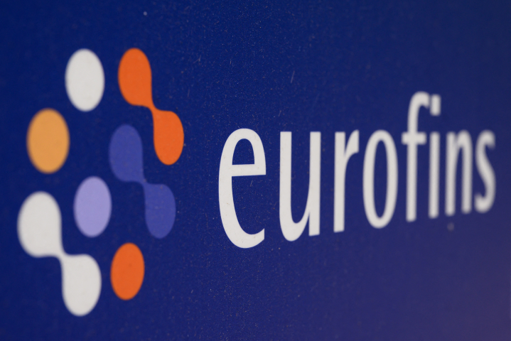 Le logo d'Eurofins - Photo by Ed JONES / AFP