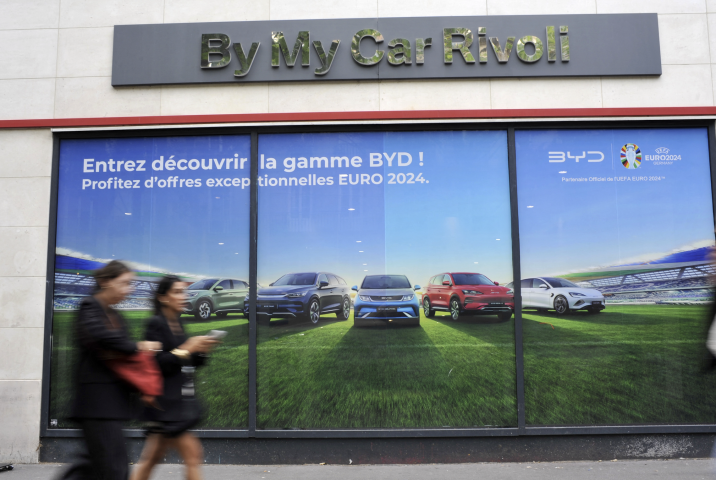 BYD tente de s'implanter durablement en France. Photo by Serge ATTAL via AFP