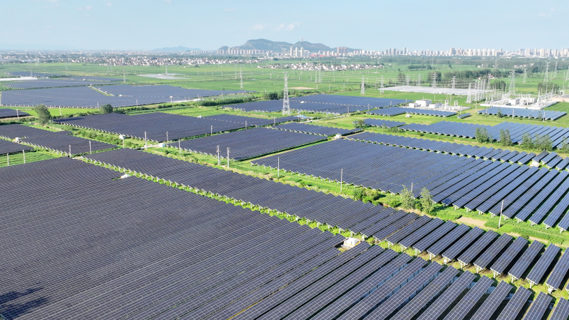 Panneaux solaires à Lianyungang (Chine) - CFOTO / Nur Photo / NurPhoto via AFP
