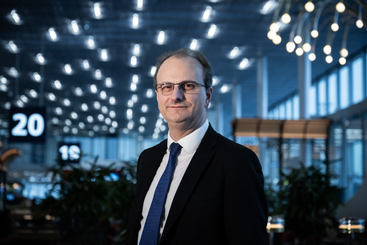 Philippe Pascal, le président-directeur général d'ADP. (Photo by JULIEN DE ROSA / AFP)