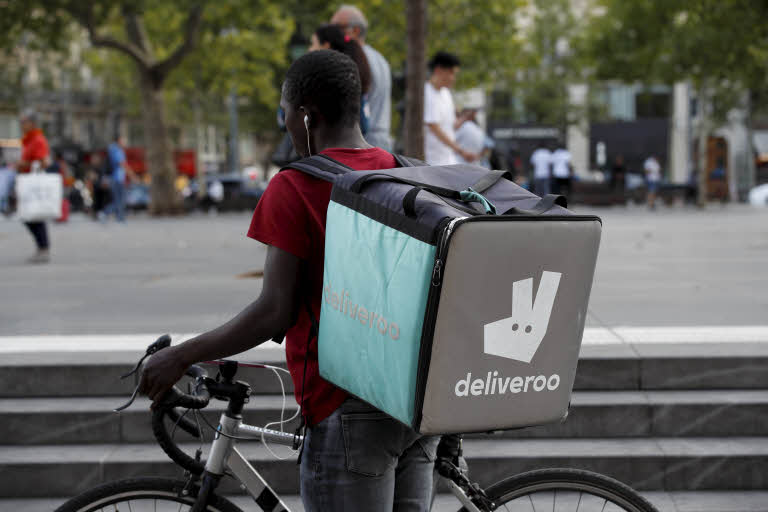 Livreur de Deliveroo Place de la République à Paris