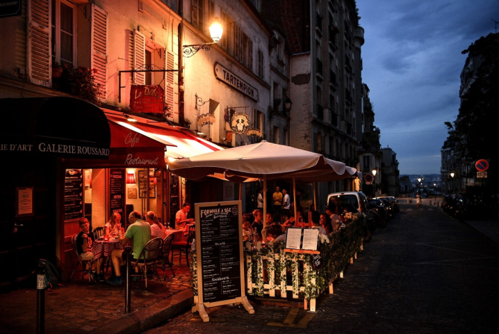 Restaurant à Paris - CHRISTOPHE ARCHAMBAULT / AFP